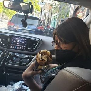 Meet your Posher, Stephanie